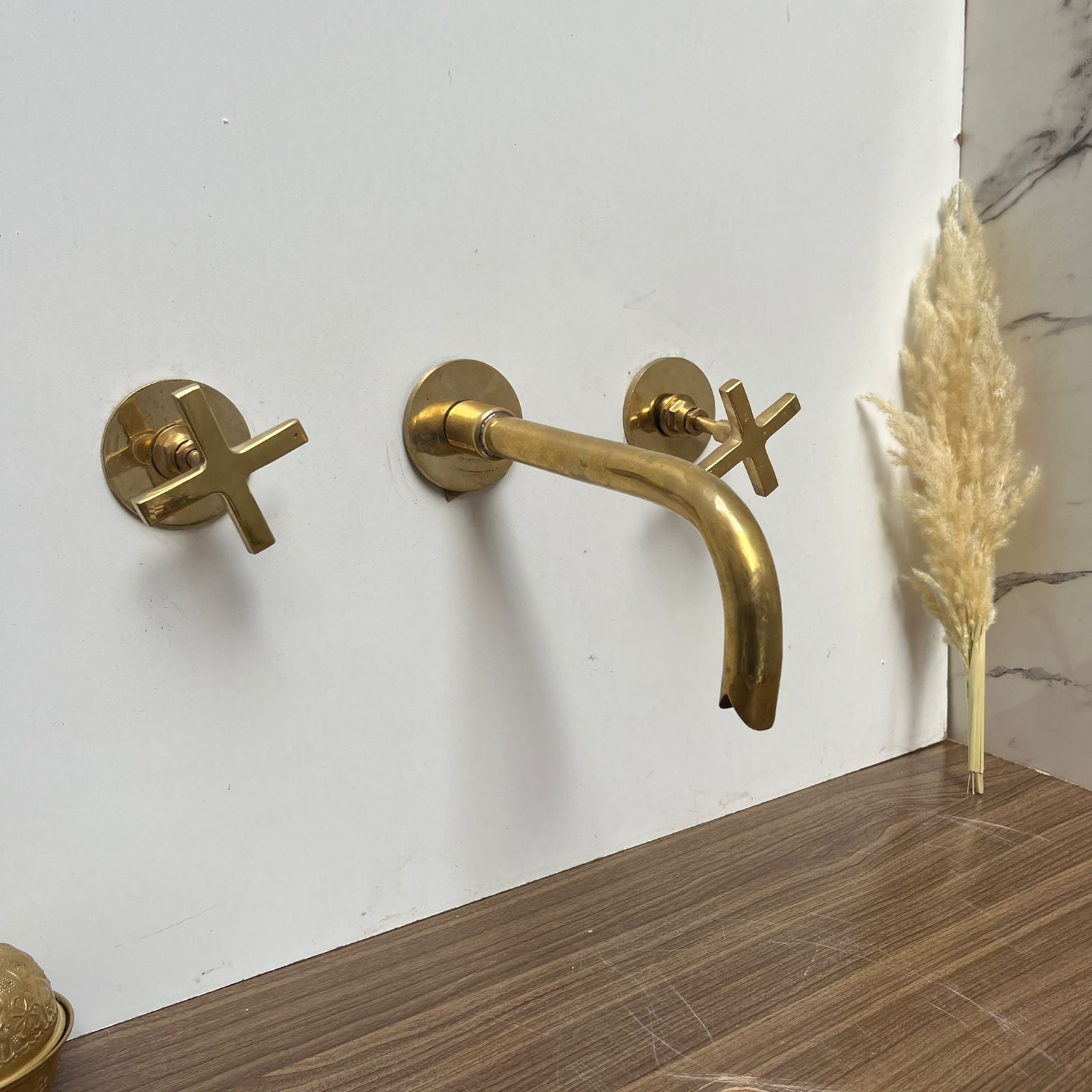 Rubinetto a Parete Ottone Antico — 3 Fori