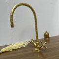 Rubinetto Artigianale Ottone Inciso — Collo a U Grande
