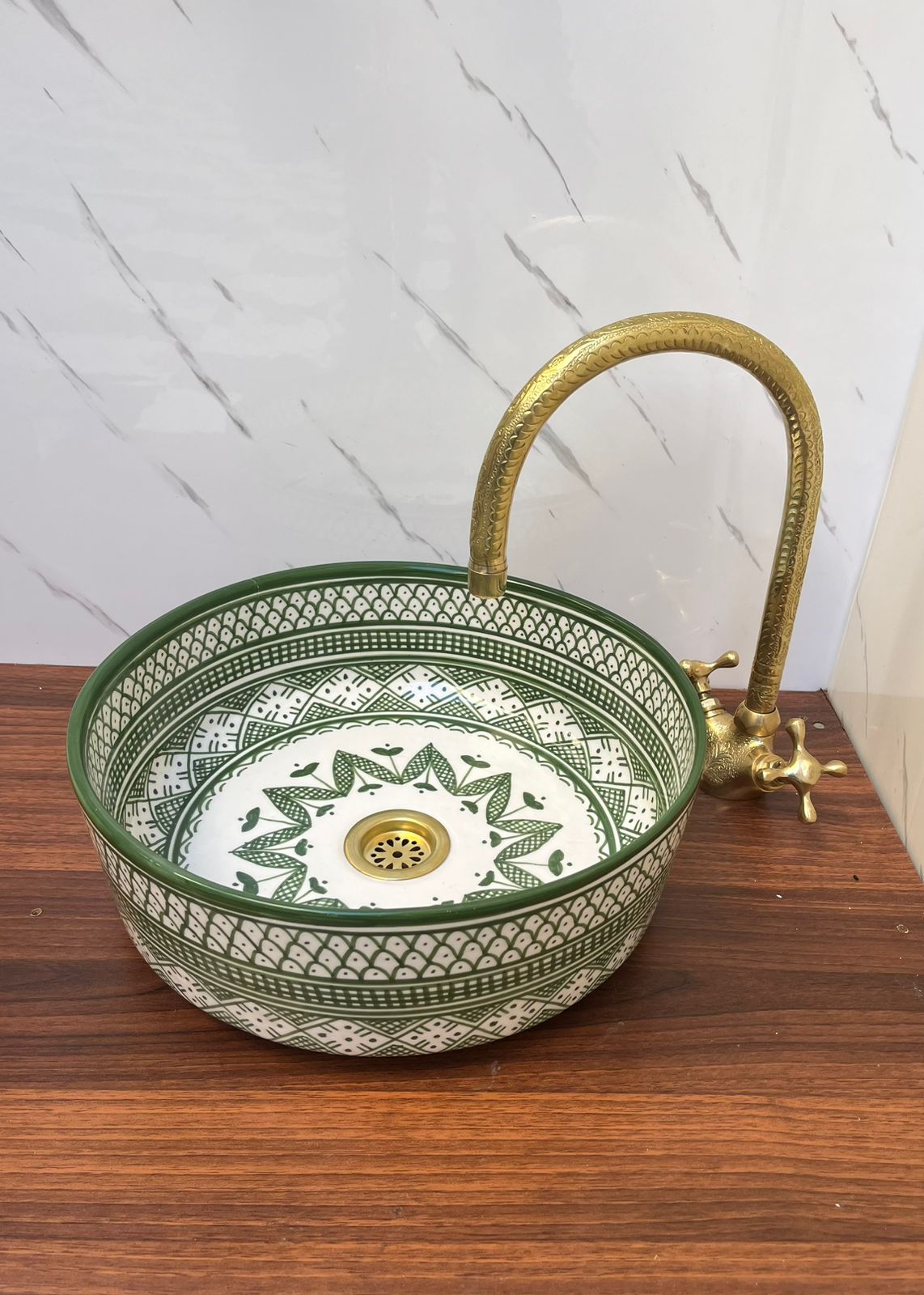 Set Lavabo Marocchino Verde & Rubinetto Ottone — Vista dall'Alto
